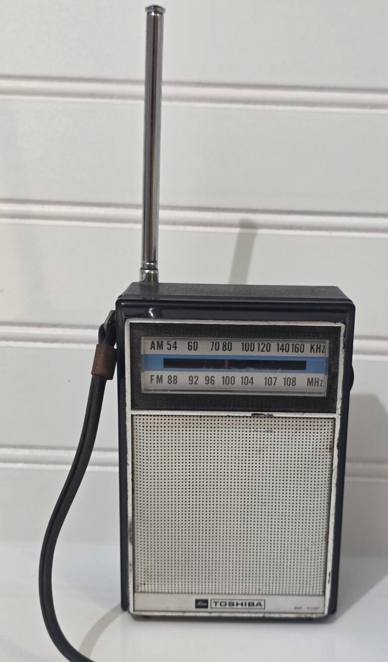 Vintage 1960s Toshiba RP-109F AM/FM Radio Untested/Parts